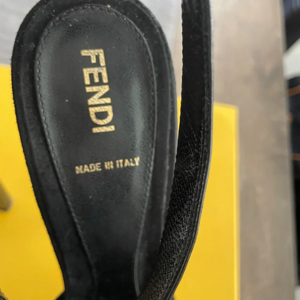 FENDI T STRAP Black Suede Leather Spuntata Peep Toe 5” Heels Size38